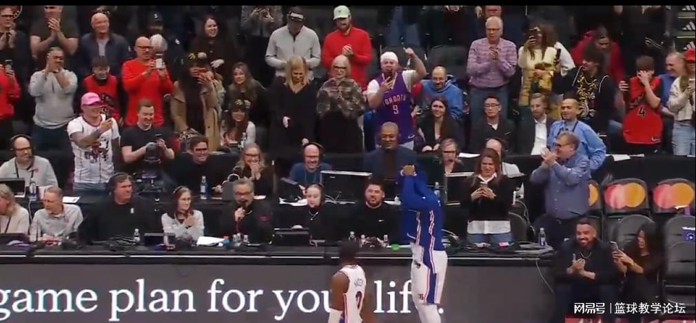 爱游戏全站-0+0+0+0！客场两万球迷起立！20年生涯最后一舞