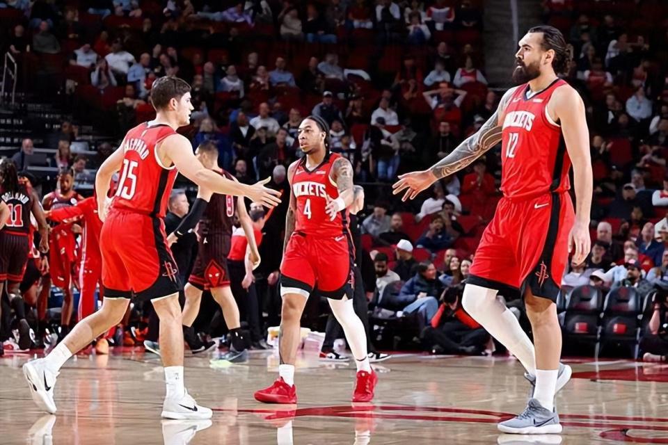 爱游戏全站-优缺点都太明显了，火箭给替补中锋的出场时间还是太多了？